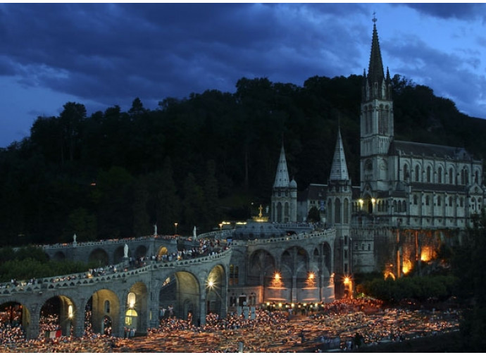 Lourdes processione notturna Lourdes processione notturna